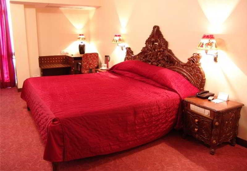 Hotel Grand Sartaj نيودلهي المظهر الخارجي الصورة
